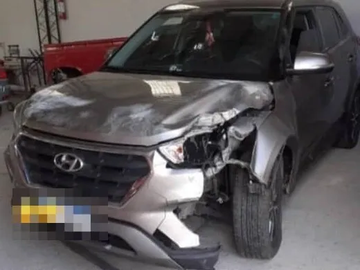 Hyundai Creta con el frente destruido tras un siniestro, antes de repararse en Taller Brenma