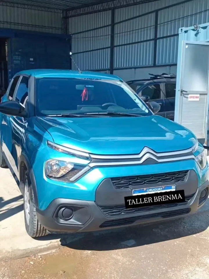 Citroën C3 celeste terminado en el taller, listo para la entrega